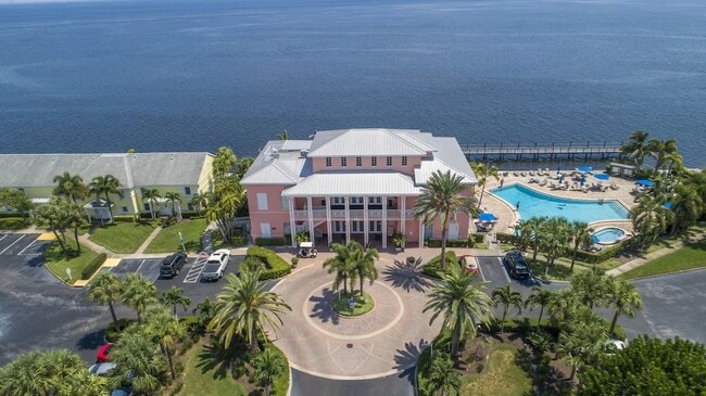 Photo - 4984 Beach Dr SE Unit B
