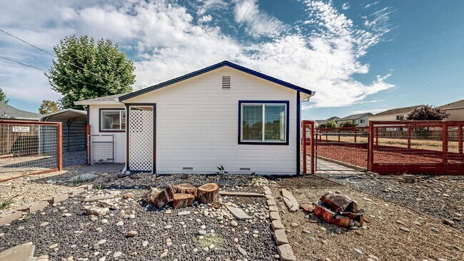 2132 Dennis Ln