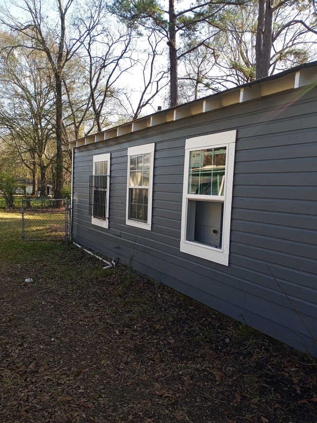 Photo - 210 Eisenhower St