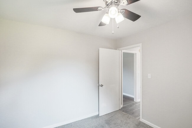 Photo - 553 Lorie Ln