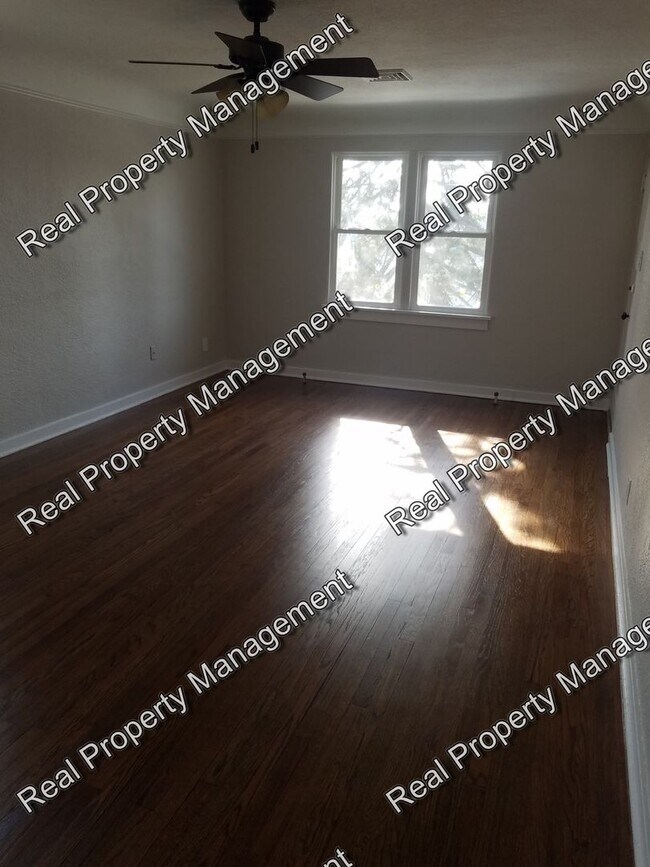 Updated second story 2 Bedroom Apartment House Rental in Hammond, IN