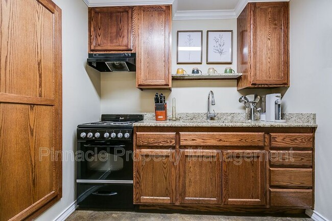 Photo - 350 W Ave L Unidad Depot Flats #9