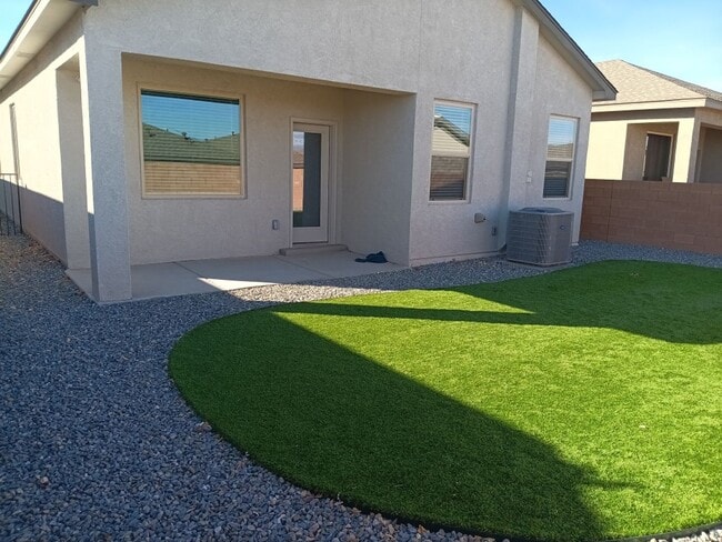 Photo - 3 Bedroom, 2 Bathroom Home! Schedule a Showing Today!