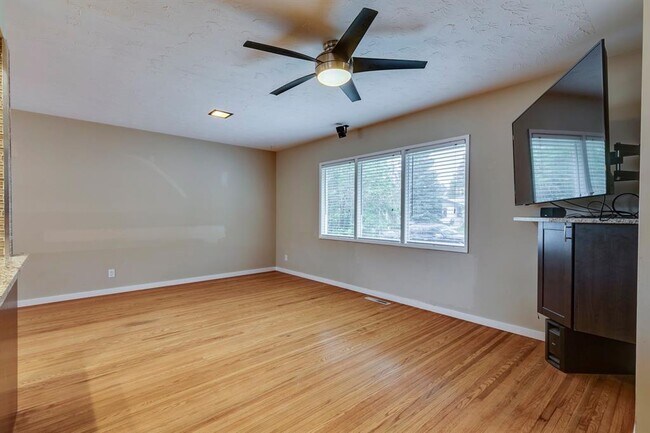 Photo - 4602 Forman Crescent SE