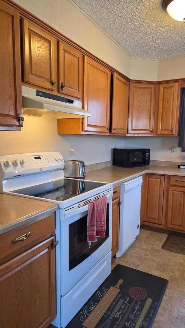 Photo - Cute Twinhome is South/Central Bismarck