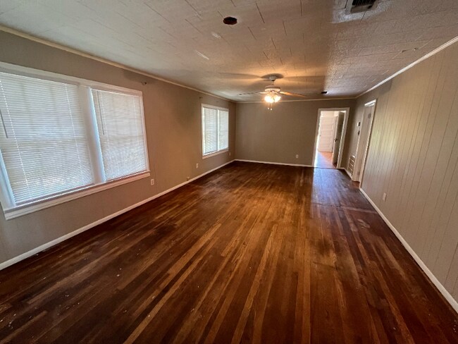 Photo - 312 N Division St