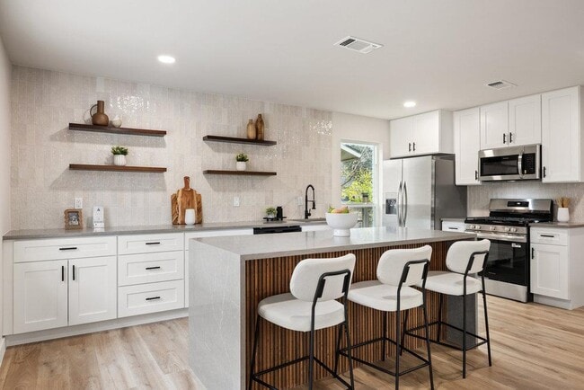 Building Photo - 6106 Bridlington Cir