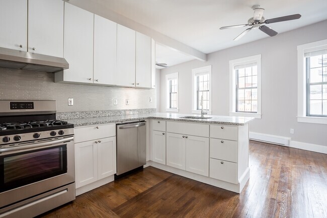 Building Photo - 534 Tremont St Unit 1 Rental