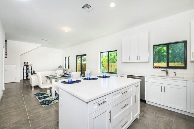 Photo - 1036 NE 33rd St