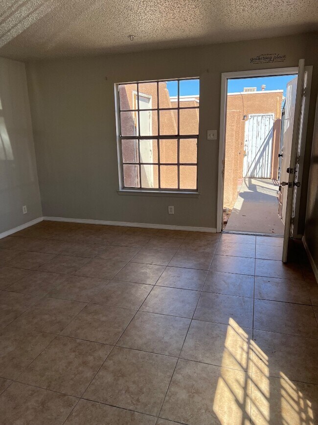 Photo - 912 San Pedro Dr SE