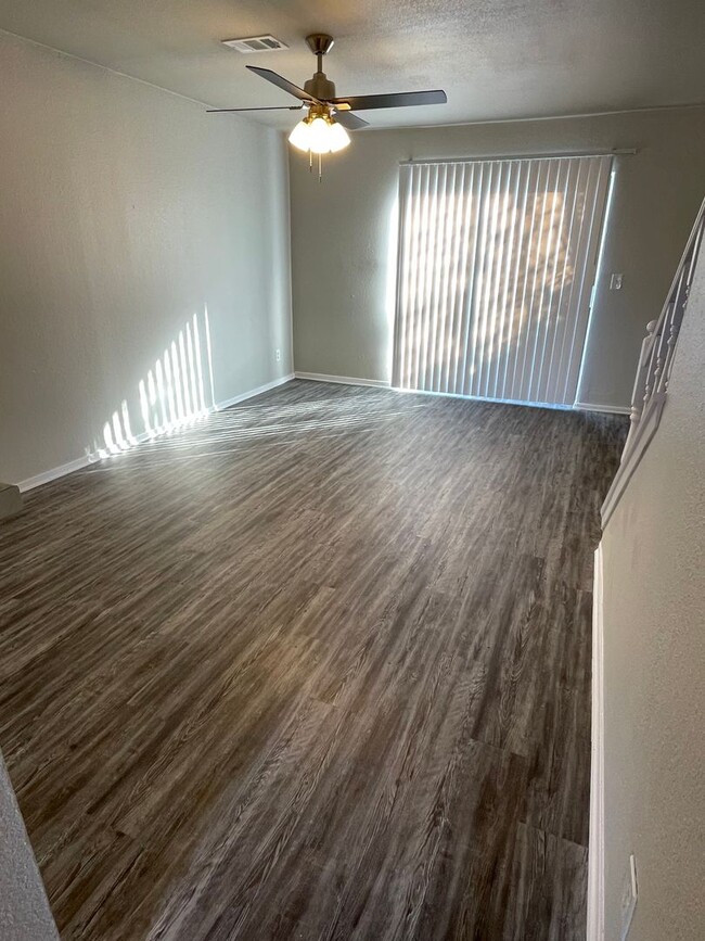Photo - 2 BEDROOM CONDO BY UNT
