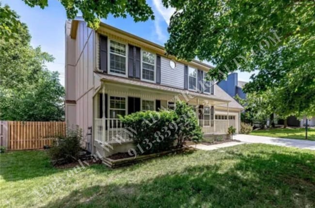 Building Photo - Classic Two Story 5 Bed 2.5 Bath Home in Blue Valley-Coming SOON!!