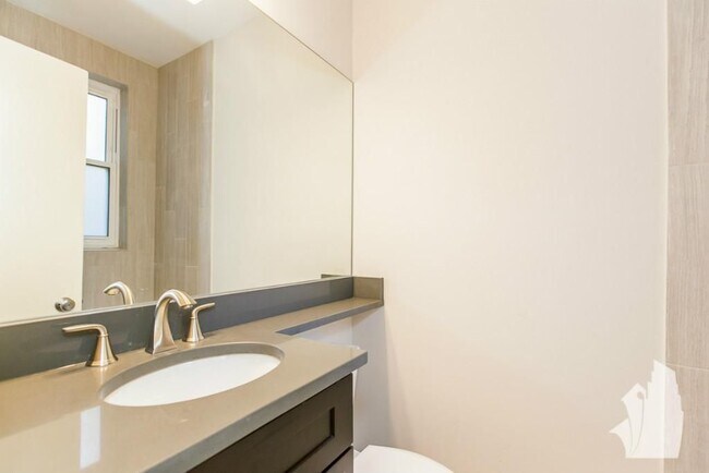 Photo - 511 W Belmont Ave Unit 26