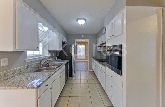 Photo - 2785 Clearbrook St