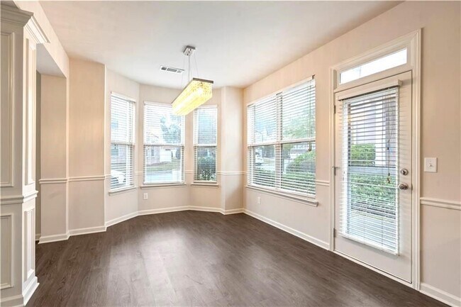 Photo - 3879 Brockenhurst Dr