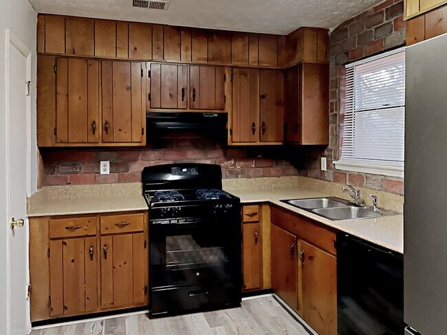 Photo - 182 Adrian Dr