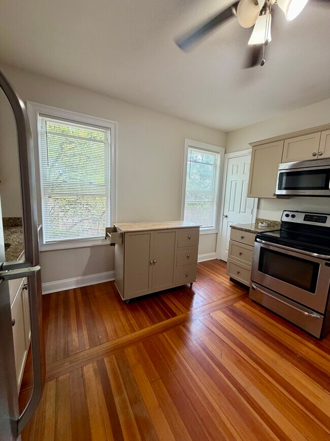 Photo - 1032 Hope St