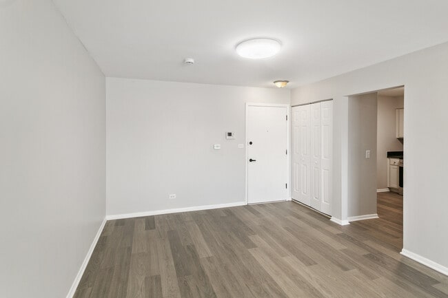 Photo - 705 S Milwaukee Ave