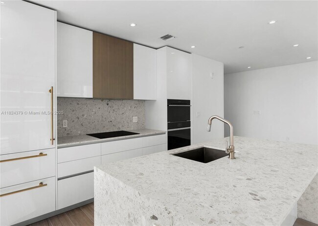 Photo - 2678 Tigertail Ave Unit 1707