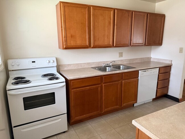 Photo - Charming 3BR 1 BA Home with Renovated Kitchen & In-unit Laundry in Worthington