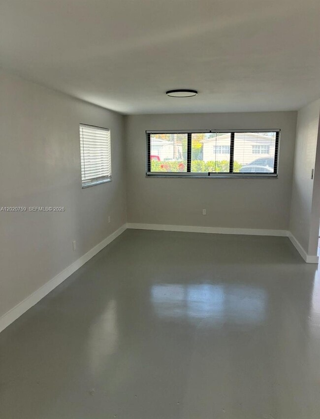 Photo - 490 NE 170th St