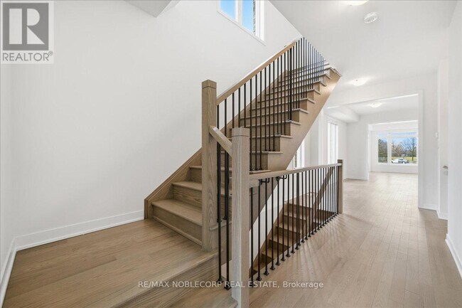 Photo - 2 George Armstrong Rd