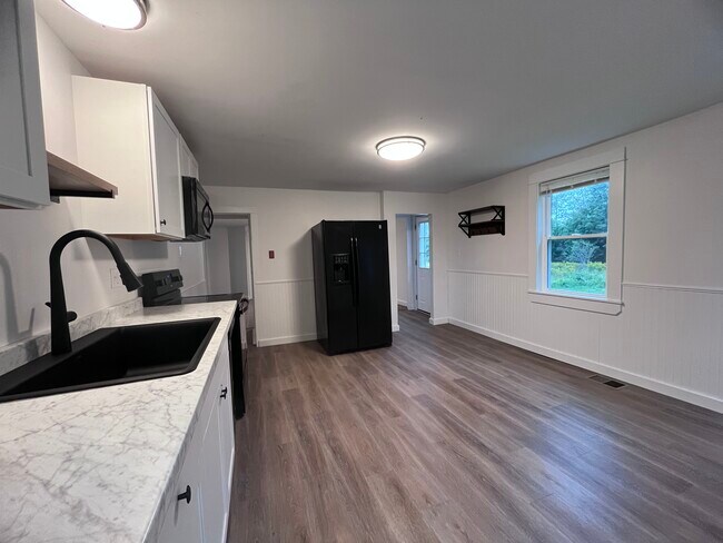 Photo - 792 Mudgett Rd