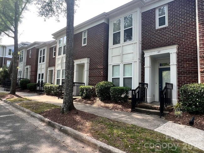 Photo - 819 Northeast Dr