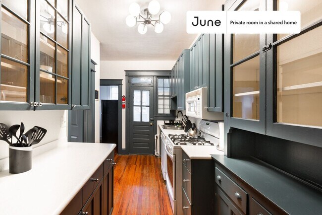 Room in Shared 5 bed/2 bath home in Cleveland Park