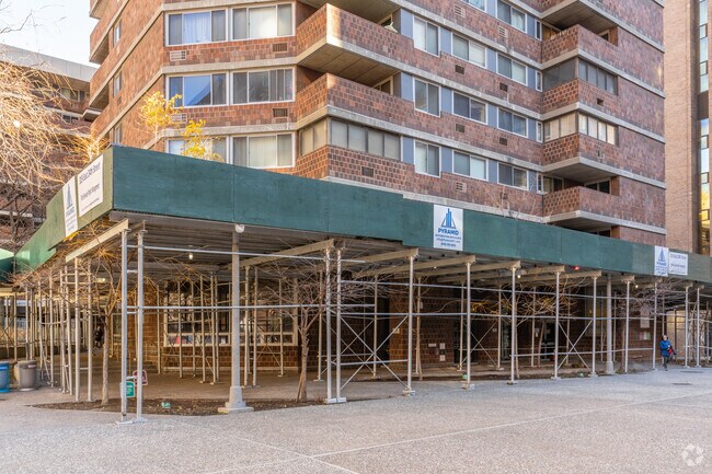 Photo - 319 E 24th St