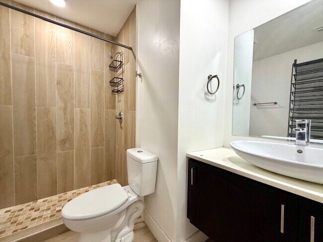 Photo - 661 NW 23rd Terrace Unidad B