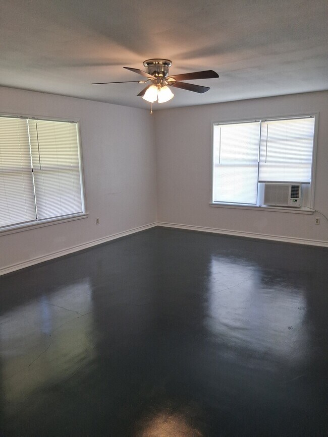 1045 Buck Rd