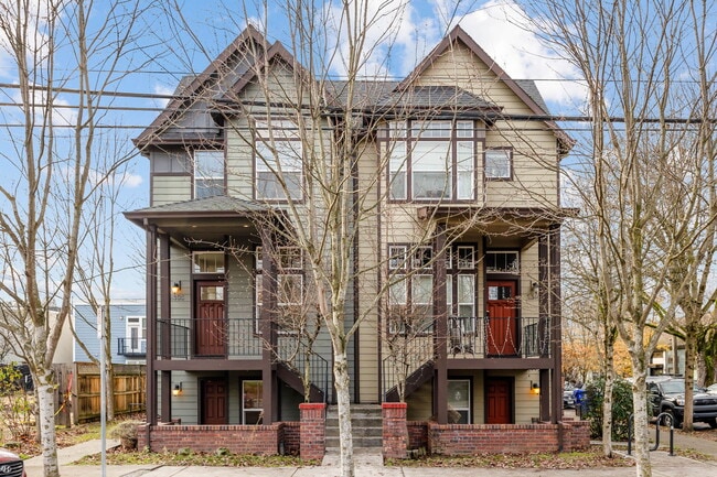 Building Photo - 2305 SE 12th Ave Rental