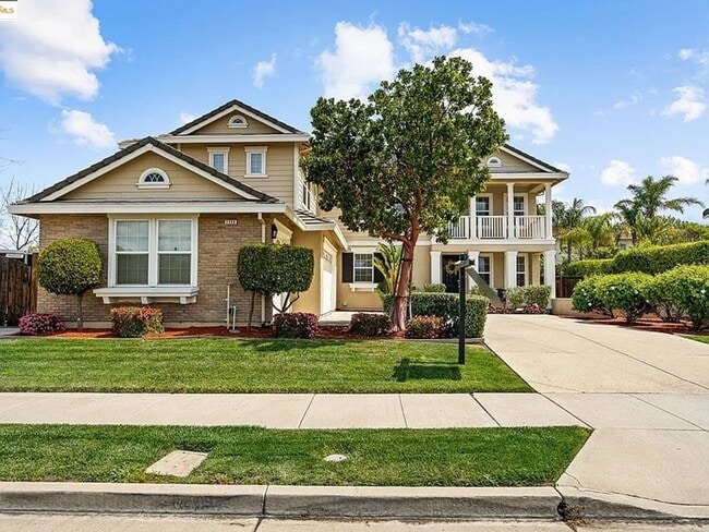 Building Photo - Stunning 5-Bedroom, 4-Bath Home in Prime B...
