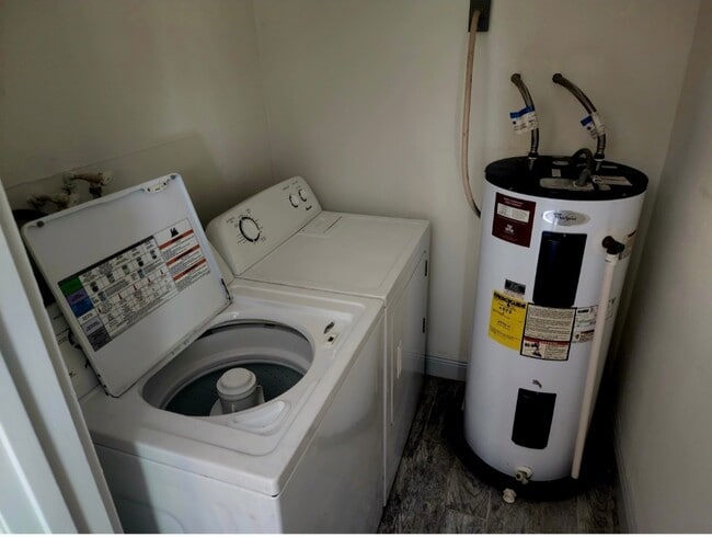 Laundry - 1911 E Poinsettia Ave Unit Main