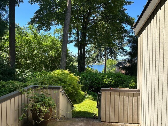 Photo - Yarrow Hill Condominiums ~ Kirkland
