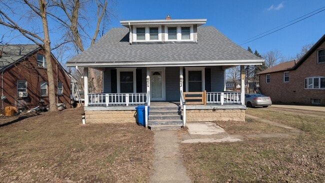 Building Photo - Welcome to this newly renovated gem located in the heart of North Canton