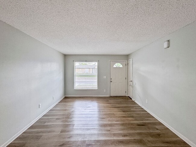 Photo - Charming 4-Bed, 2-Bath Home with Pool in Seffner, FL 33584