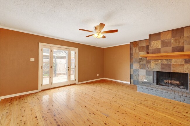 Warm Living Room with real fire place and real wood floors - 9009 North Plz Townhome