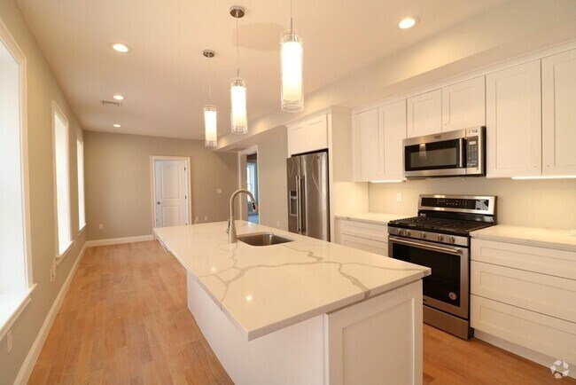 Building Photo - 41 Ashford St Unit 1 Rental