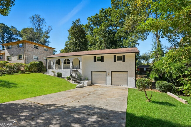 Photo - 2419 Greenway Dr