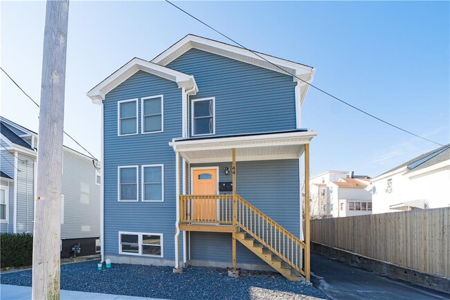 Building Photo - 44 Hall St Unit 2 Rental