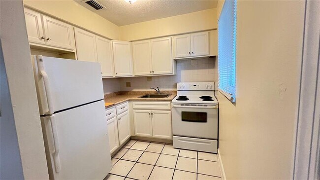 Photo - 701 SW 15th Ave Unit 1-4