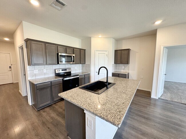 Photo - 3/2 in Magnolia Master Planned Community! House