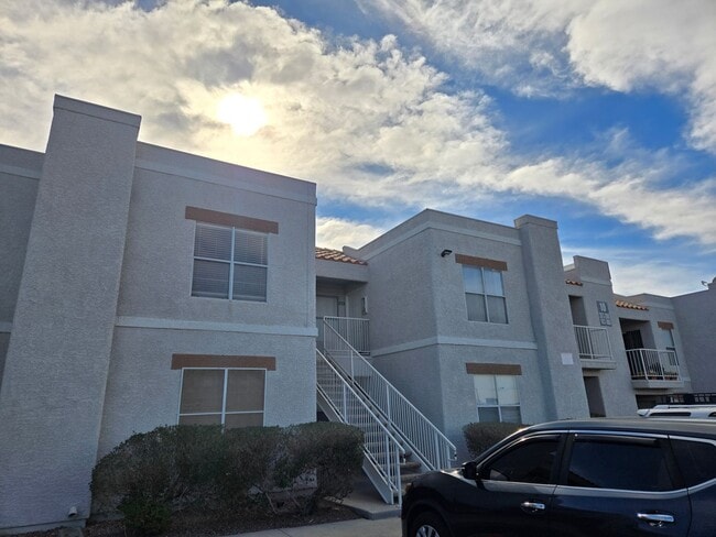 Building Photo - A Fabulous 2 Bedroom upstairs unit near Nellis AFB