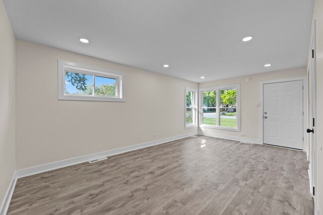 Photo - 17157 Chicago Ave