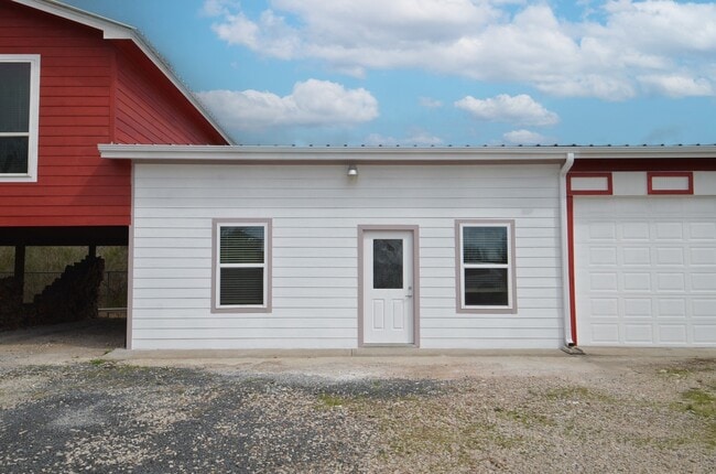 Photo - 2002 County Rd 55