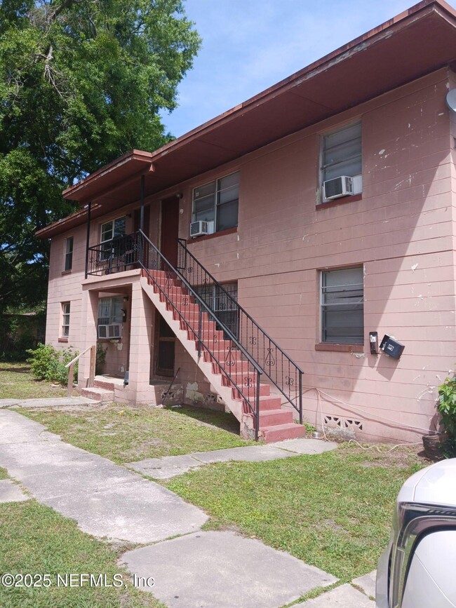 Building Photo - 1145 W 25th St Rental
