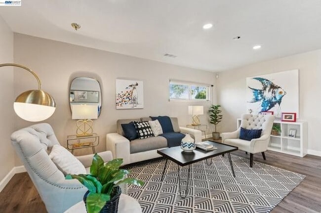 Photo - 417 Maitland Dr