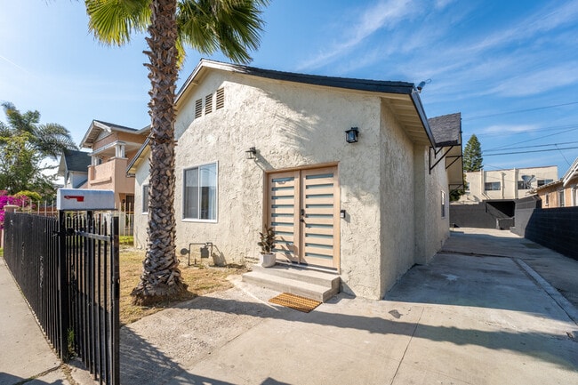 Photo - 623 W 42nd St Unidad Main